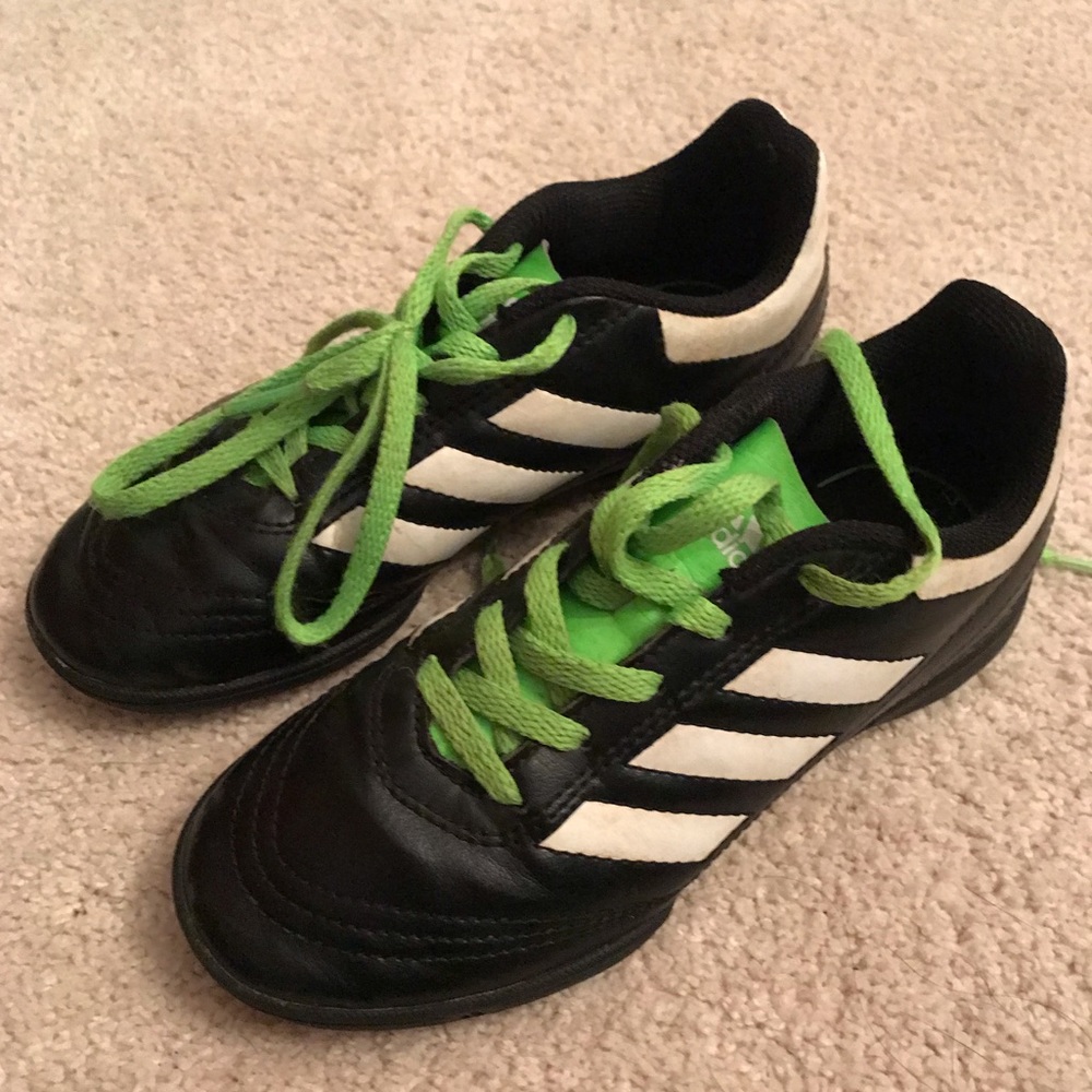 Kids soccer turf sneakers